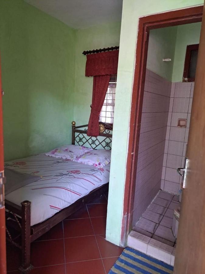 Wisma & Kantin Amanda Mojokerto Kültér fotó